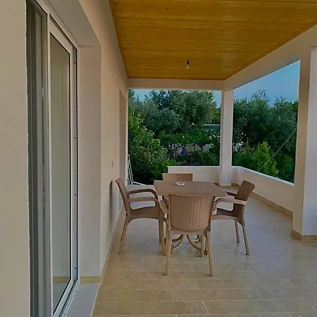 Elio's House Avlonya